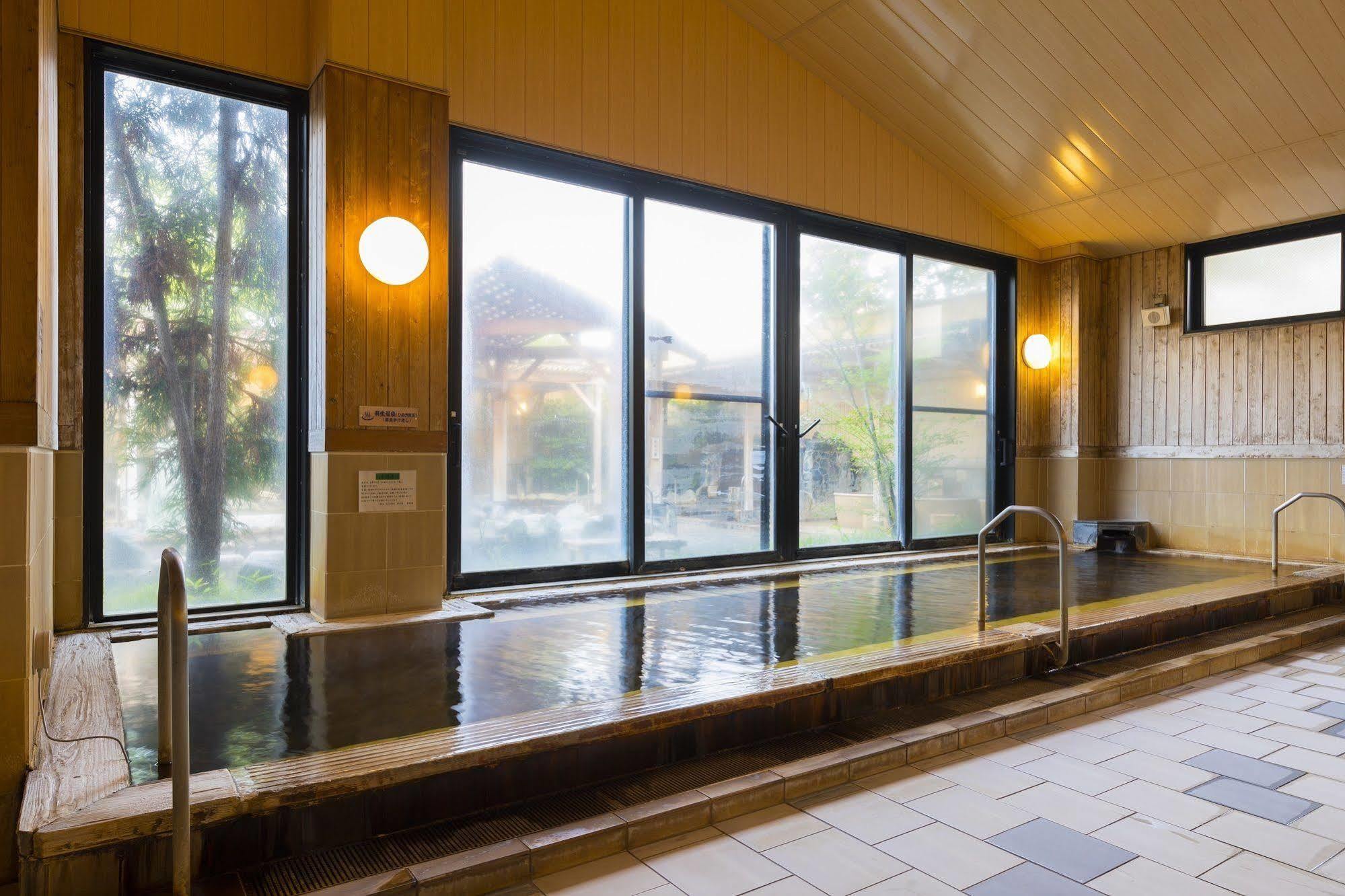 Route Inn Grantia Hanyu Spa Resort Екстериор снимка